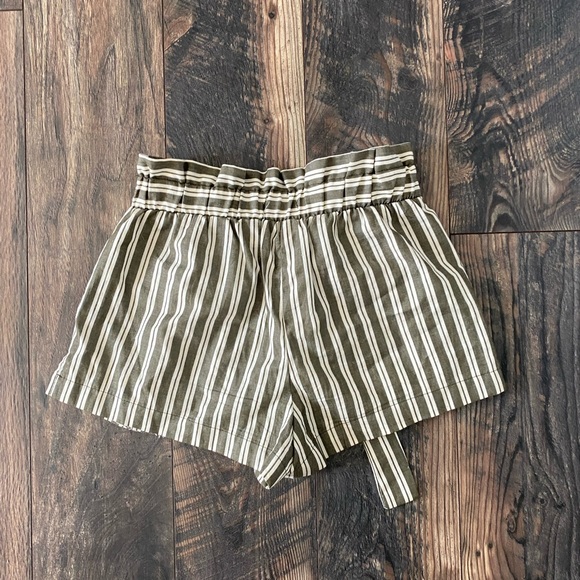 Paper bag shorts - Picture 2 of 3